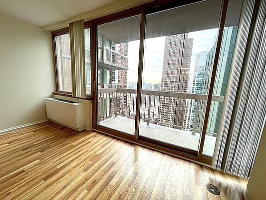 4th image of 235 E 40th St APT 35C