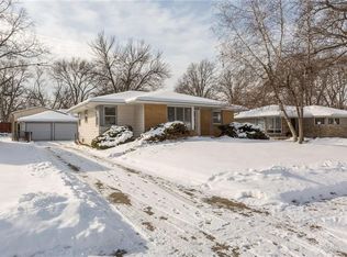 3018 Vilura Pkwy, Des Moines, IA 50310
