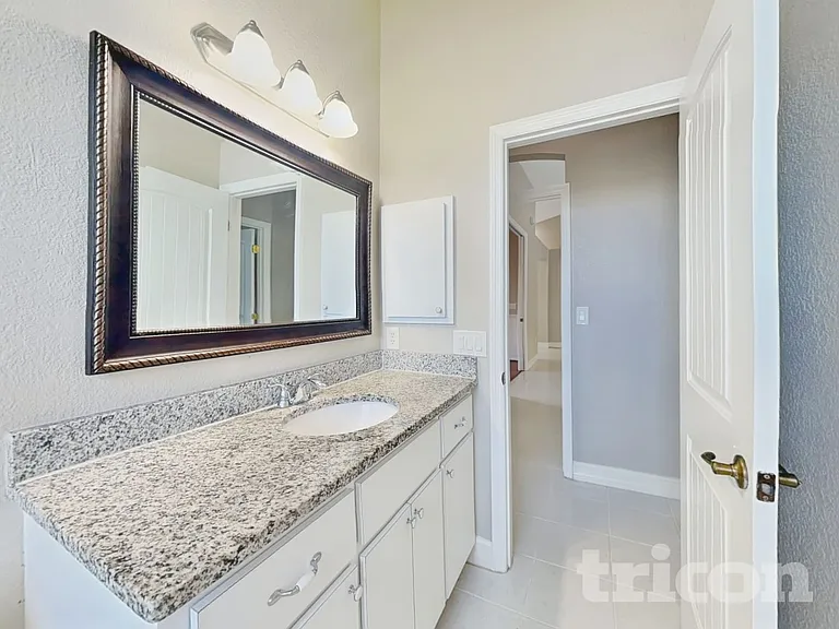 2793 W Price Blvd — Photo 9