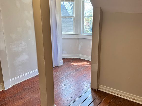 4th image of 698 Queen St SW APT 4