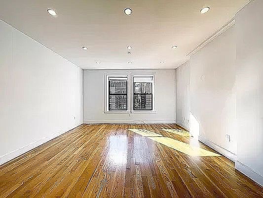 2nd image of 321 W 139th St #5