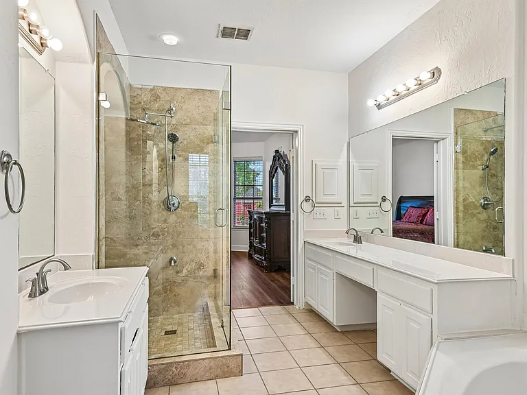 6006 Shadywood Ln — Photo 18