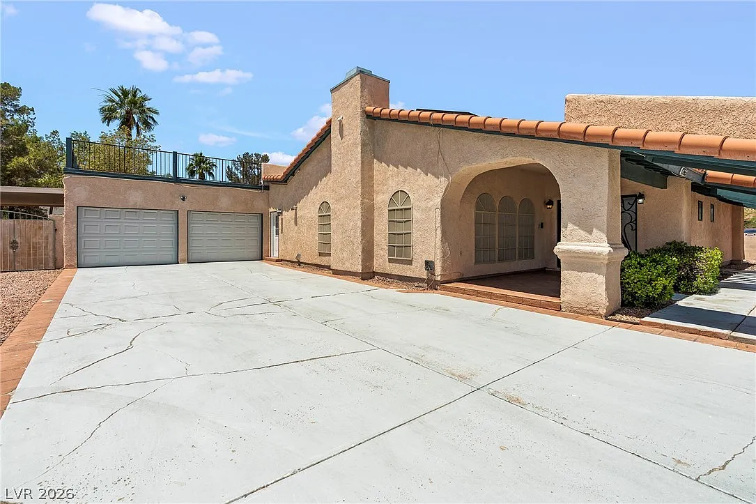 4 bed, 3.0 bath, 2295 sqft, $4,740 — Photo 3