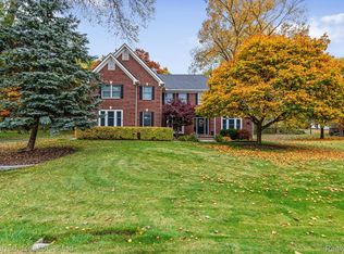 1035 Deep Valley Dr, Milford, MI