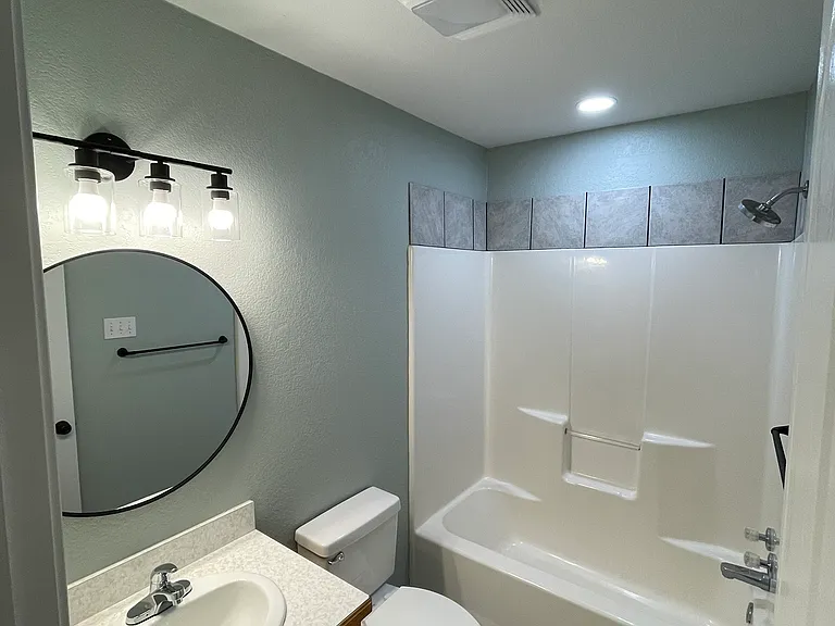 421 W Thomas St — Photo 14