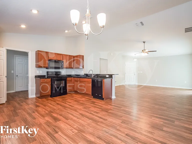 881 Greenshank Dr — Photo 5