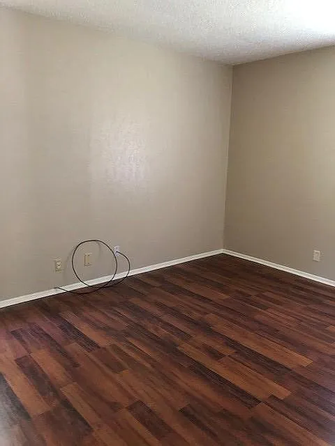 3 bed, 1.5 bath, $1,380 — Photo 4