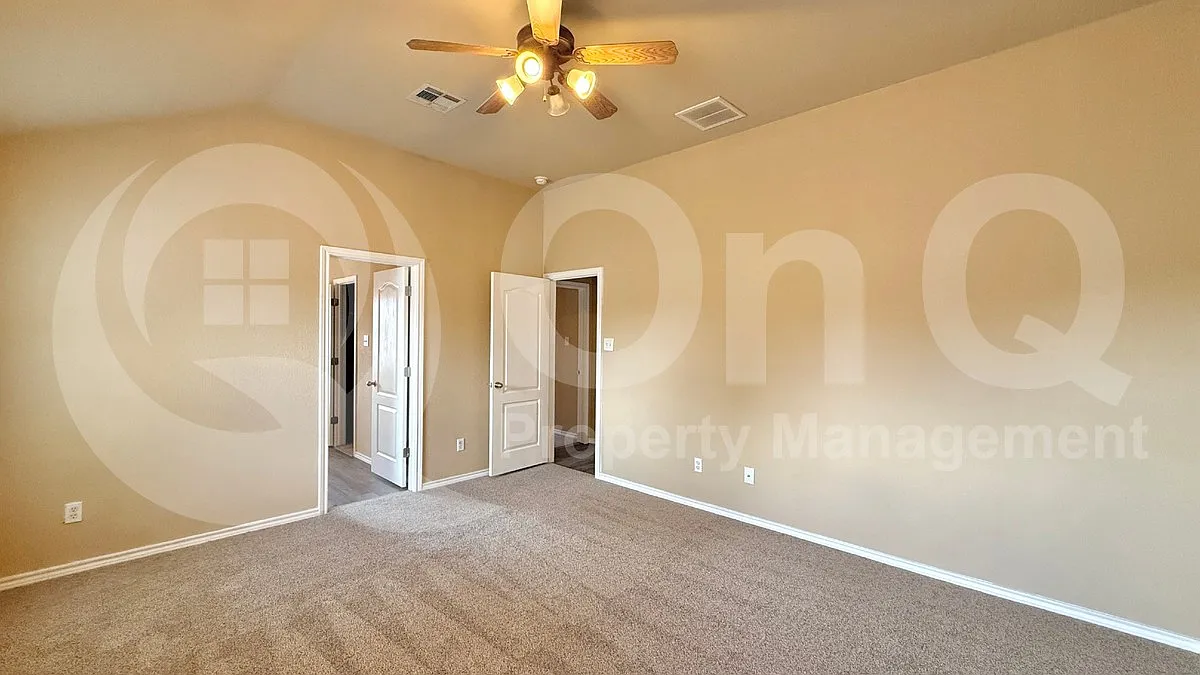 3 bed, 2.0 bath, 1866 sqft, $1,949 — Photo 3