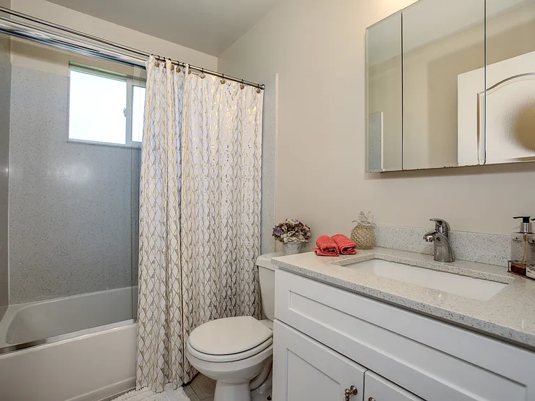 Second floor, full bathroom