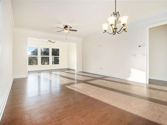 5th image of 607 Larch Looper Dr
