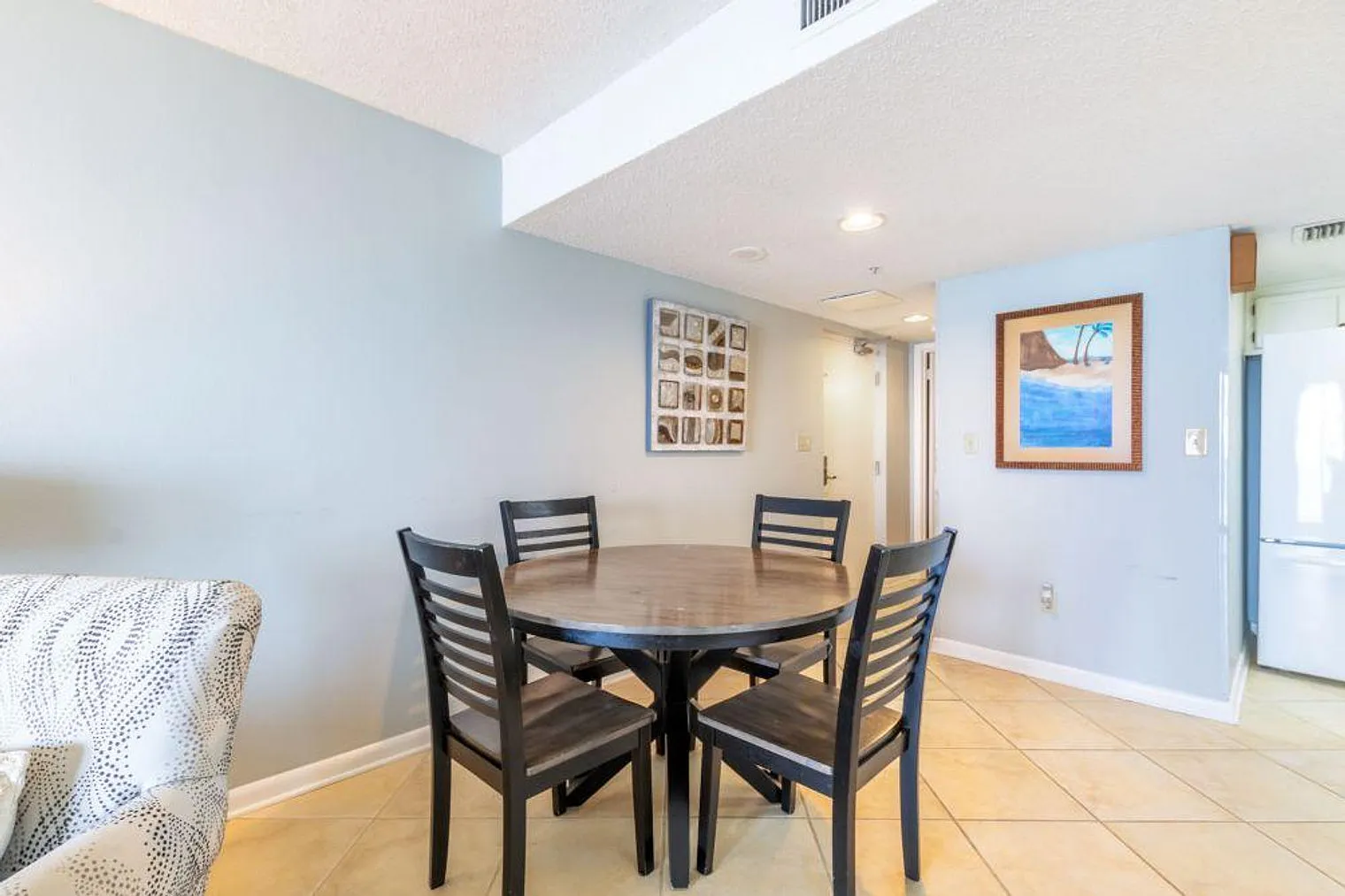 2 bed, 2.0 bath, 1001 sqft, $5,220 — Photo 4
