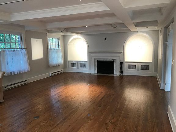2nd image of 1505 N Astor St #3