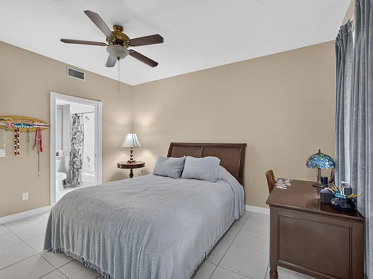 213 Barcelona Dr #213 — Photo 4