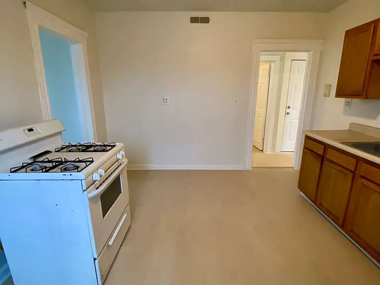 202 E Belden Ave #11 — Photo 2