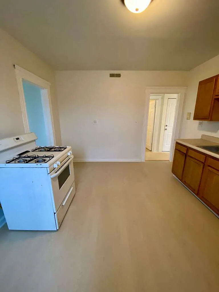 Building Photo - 202 E Belden Ave #11