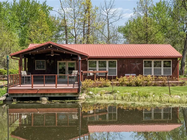 4902 Broadway Dr SE, Cedar Rapids, IA 52403