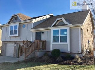 821 SE 10th Ter, Lees Summit, MO 64081