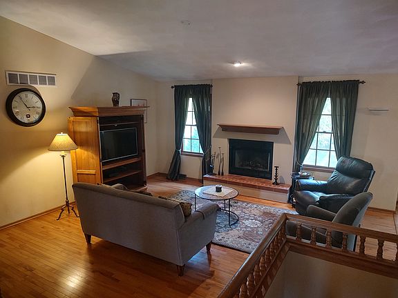 2nd image of 9189 Longfellow Ln