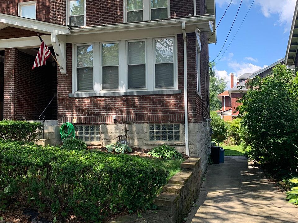 Front of house with driveway