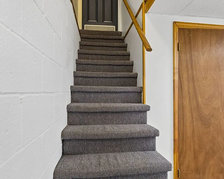 1810 Theresa Dr — Photo 32