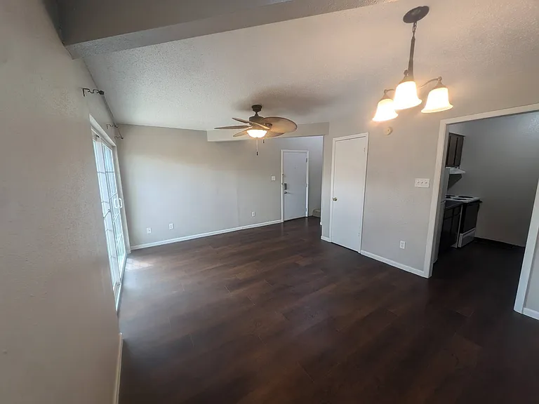 1802 Potomac Pl #C — Photo 4