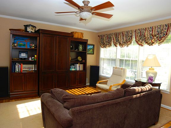 3rd image of 3763 Gloucester Dr