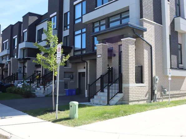 743 Stanstead Path, Oshawa, ON L1K 3G4