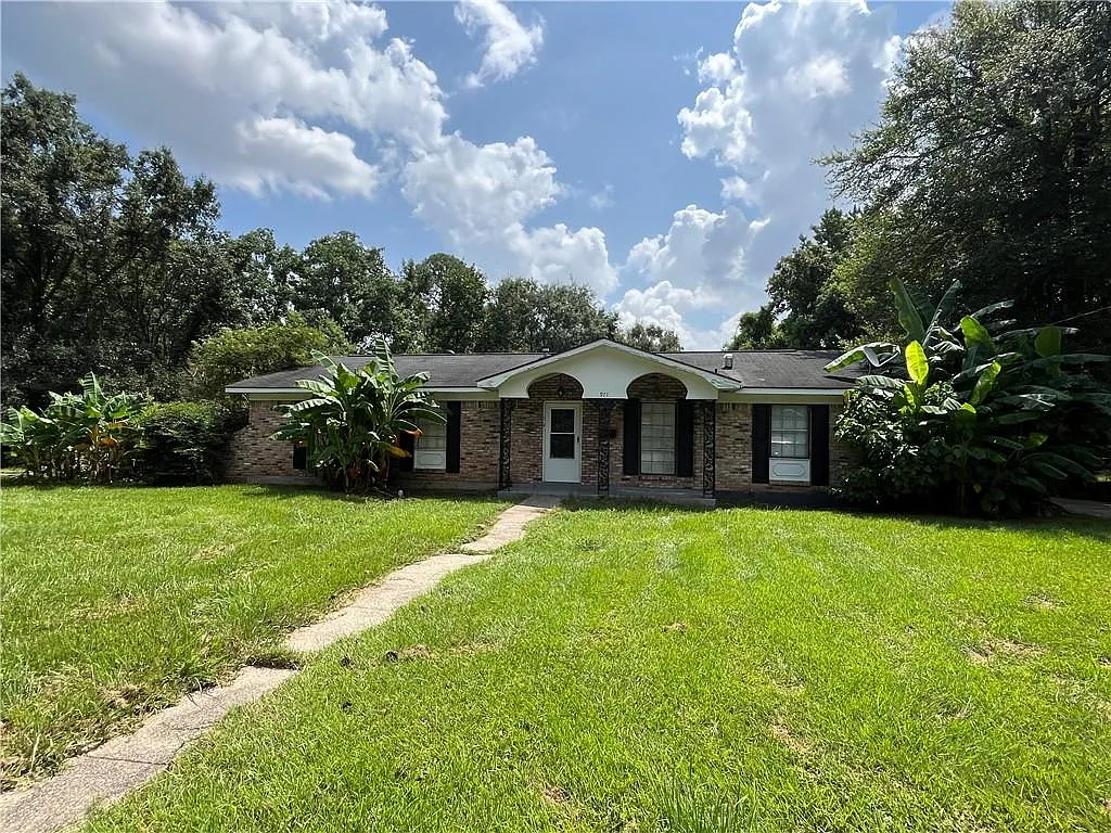 3 bed, 2.0 bath, 1118 sqft, $1,250 — Photo 2