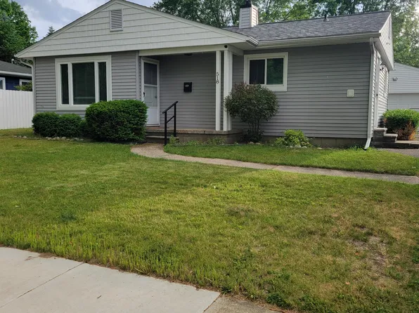 518 Arthur St, Chelsea, MI 48118