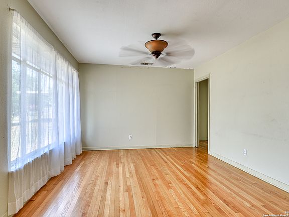 4th image of 342 Latch Dr