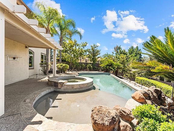 4th image of 1580 Vista Ridge Way