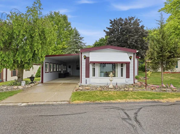 2689 Chickadee St, Rochester, MI 48309
