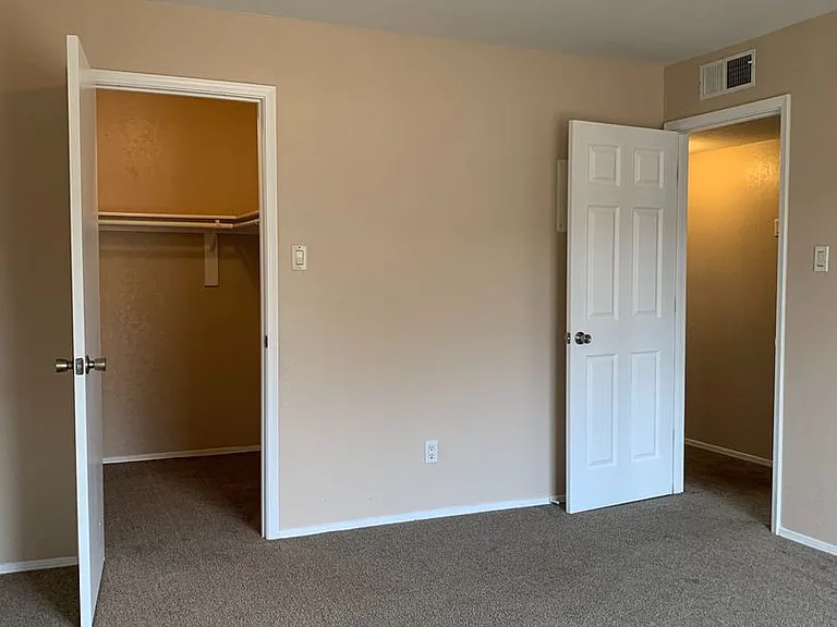 1011 Meadowlark Ct SE — Photo 8