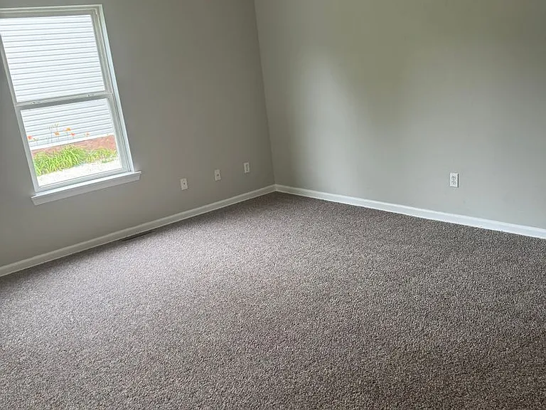 1046 E Locust St — Photo 11