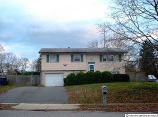 201 Suburban Dr, Toms River, NJ 08753