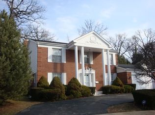2238 Iroquois Rd, Wilmette, IL 60091