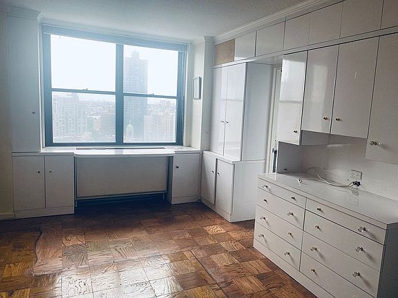 5th image of 301 E 87th St APT 21A