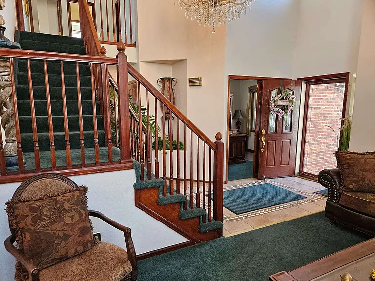 8842 W Ida Pl — Photo 2