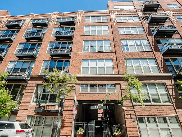 1500 W Monroe St #216 — Photo 1