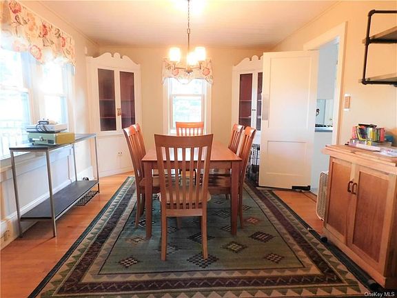5th image of 10 Lown Ct