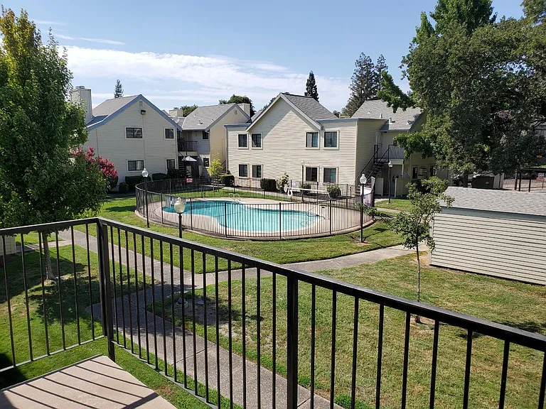 7441 Auburn Oaks Ct #B — Photo 2