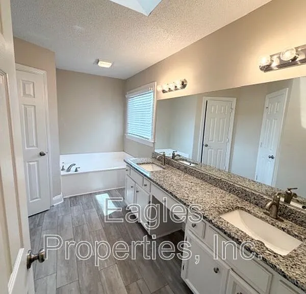 242 N Marion Dr — Photo 21