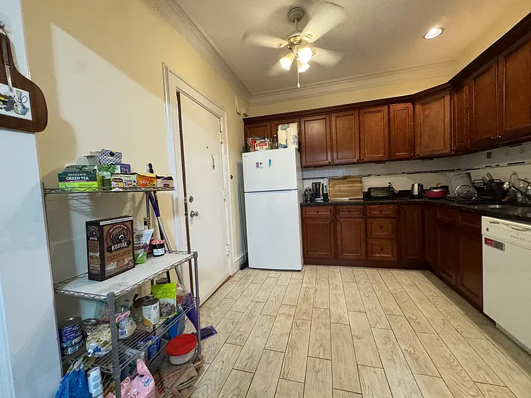 21 Park Vale Ave #11T — Photo 36