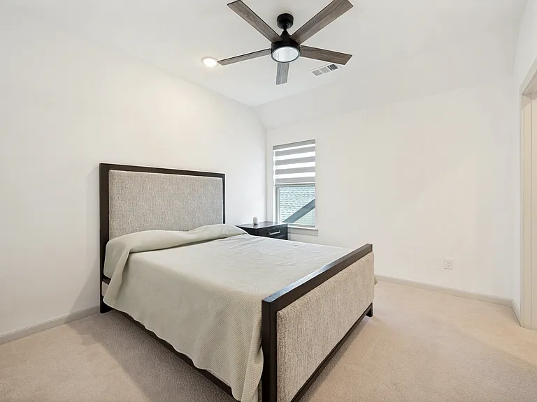 1240 Crescent Ln — Photo 14