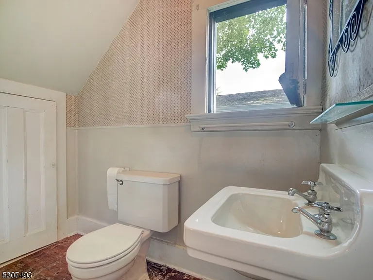 449 Grove St — Photo 10