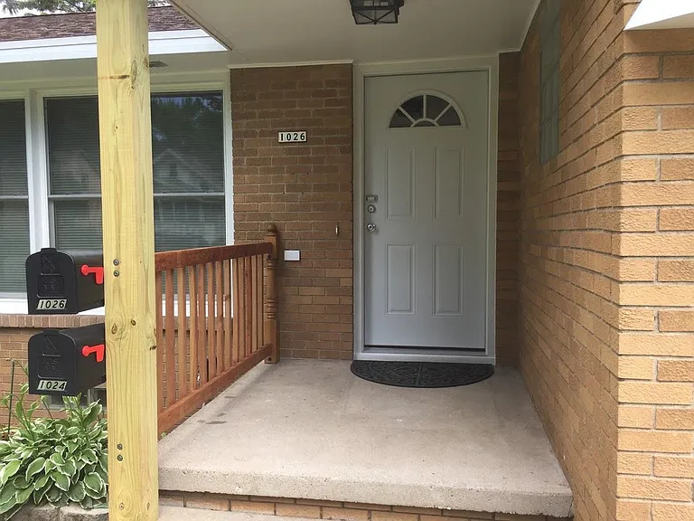 1026 W Lorain St — Photo 33