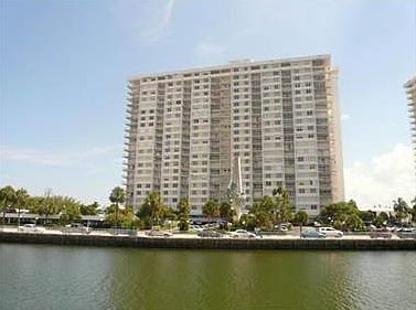 1st image of 300 Bayview Dr APT 1811