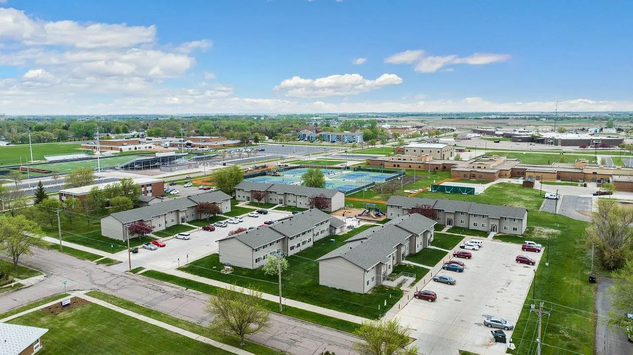 Huron Apartments — Photo 2