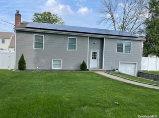 17 Gould Rd, Centereach, NY 11720