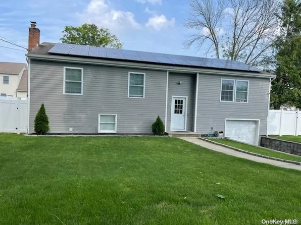 17 Gould Road, Centereach, NY 11720